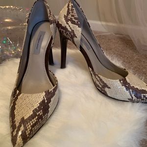 High heel snake print